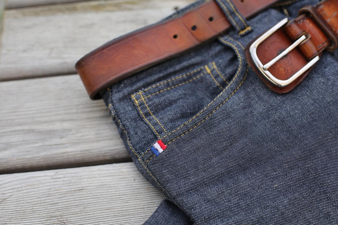 Jeans "Les pieds sur Terre"